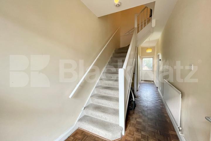 Offering 1235 Sq.Ft.of living space with charming garden & extra study room Charleston street , Elephant and Castle